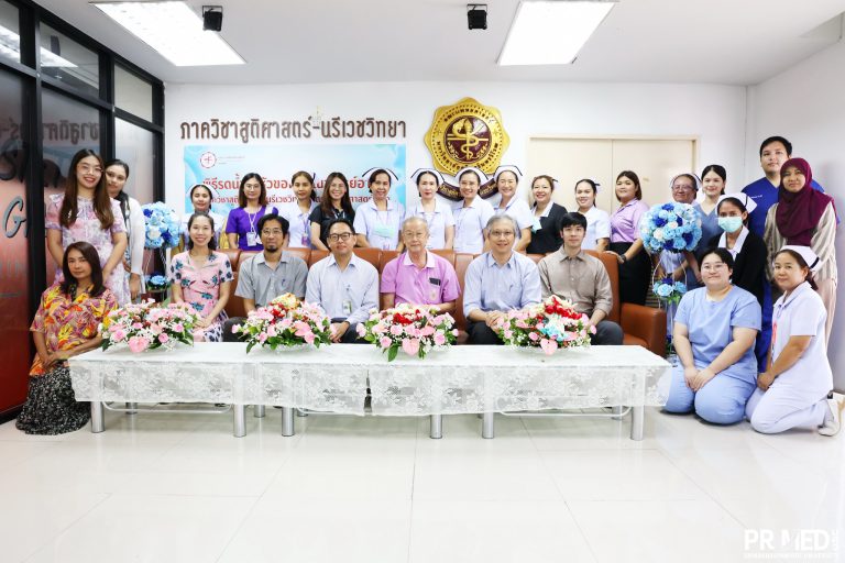 ภาควิชาสูติศาสตร์-นรีเวชวิทยา จัดพิธีสรงน้ำพระพุทธรูปและรดน้ำดำหัวขอพรคณาจารย์อาวุโส ประจำปีการศึกษา 2568
