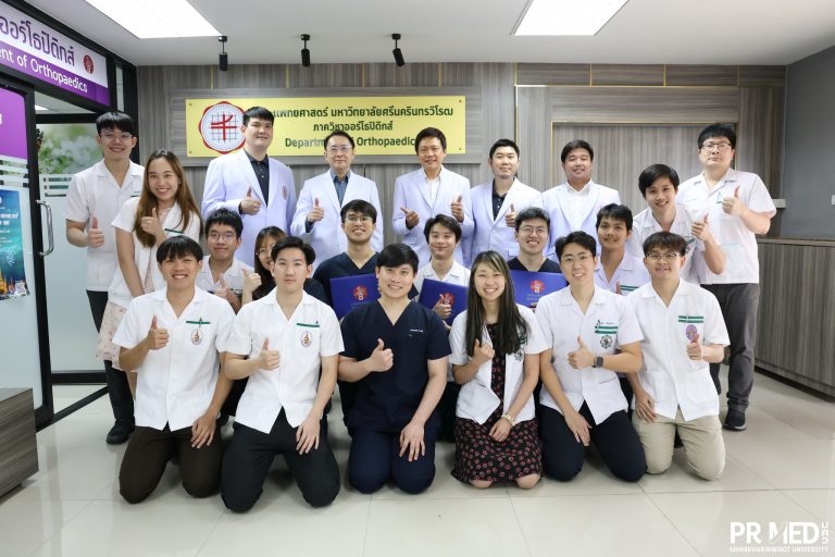 ภาควิชาออร์โธปิดิกส์ คณะแพทยศาสตร์ มศว ได้จัดพิธีมอบใบประกาศนียบัตรฯ ผู้สำเร็จการฝึกอบรมแพทย์ประจำบ้าน สาขาออร์โธปิดิกส์ ประจำปีการฝึกอบรม 2567