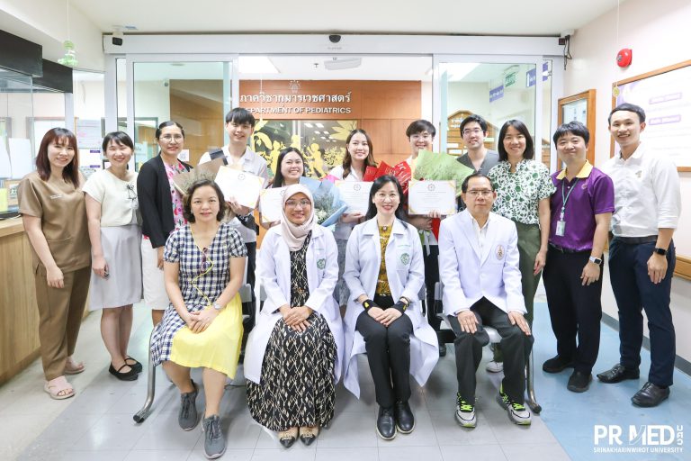 มอบใบประกาศนียบัตร ผู้สำเร็จการฝึกอบรมแพทย์ประจำบ้าน สาขาวิชากุมารเวชศาสตร์