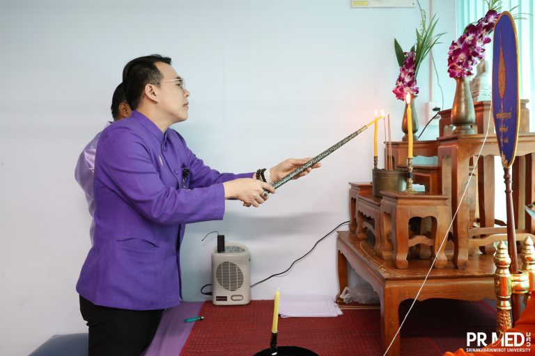 ภาควิชาเวชศาสตร์ฟื้นฟู จัดพิธีทำบุญถวายภัตตาหารเพล พระสงฆ์ จำนวน 9 รูป โดยมี ผศ.นพ.วรพล อร่ามรัศมีกุล ผู้อำนวยการสำนักหอสมุดกลาง